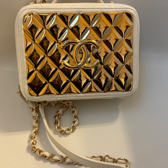 Chanel Golden Plate Vanity Case White Lambskin Gold Hardware - Picture 3 of 6